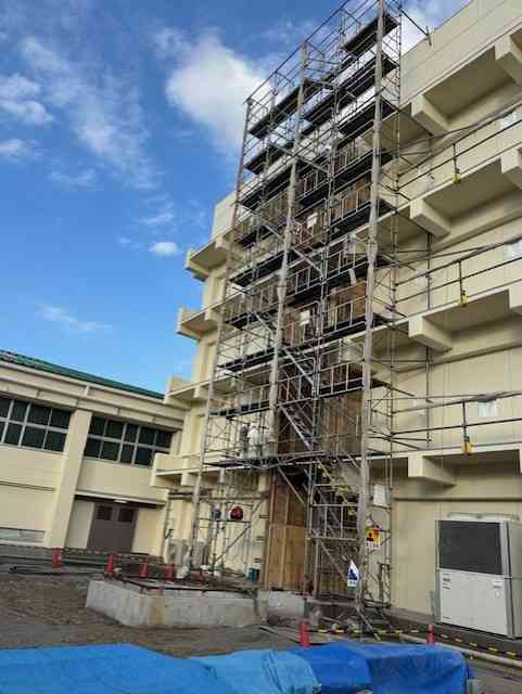 エレベーター棟建築中