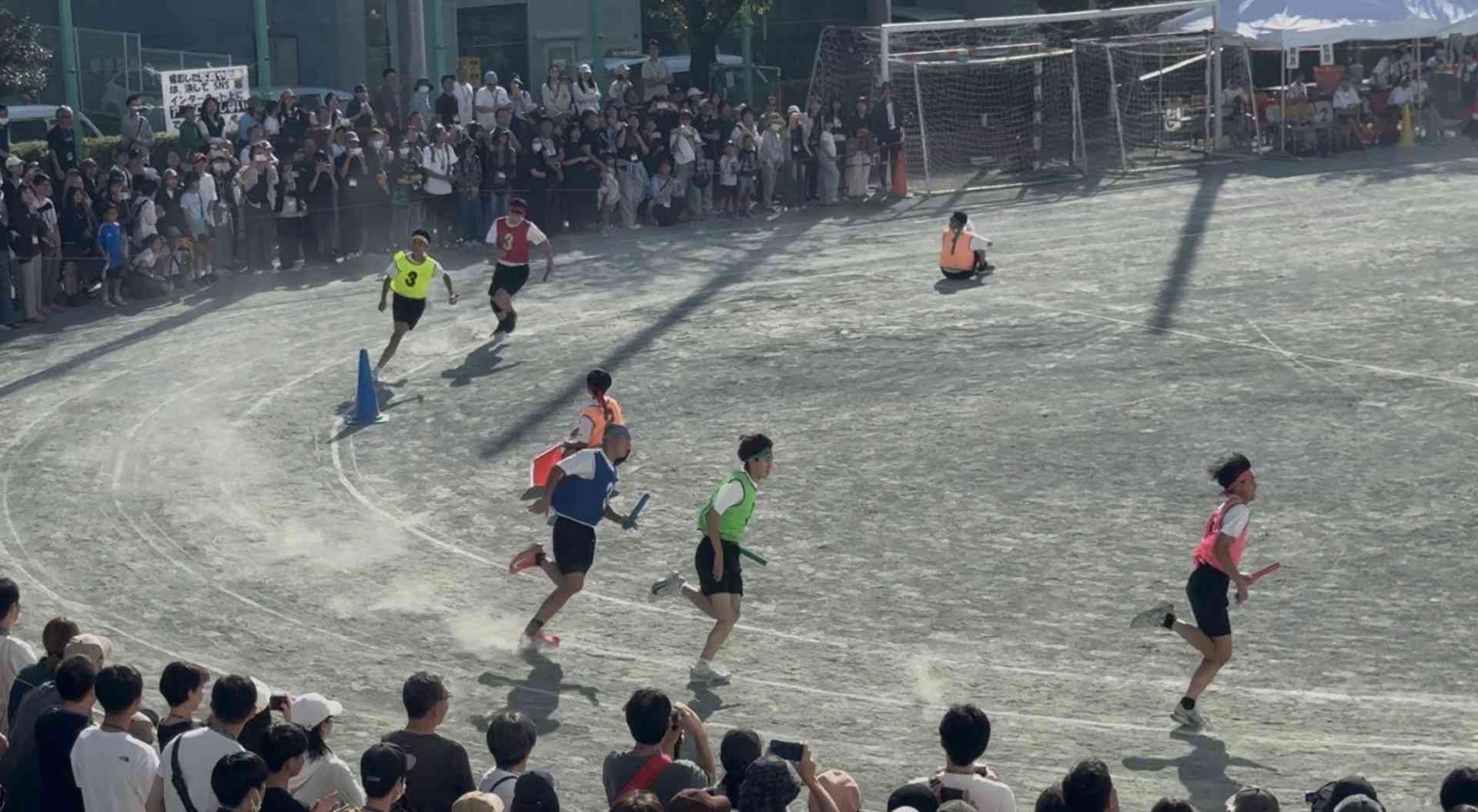 ７